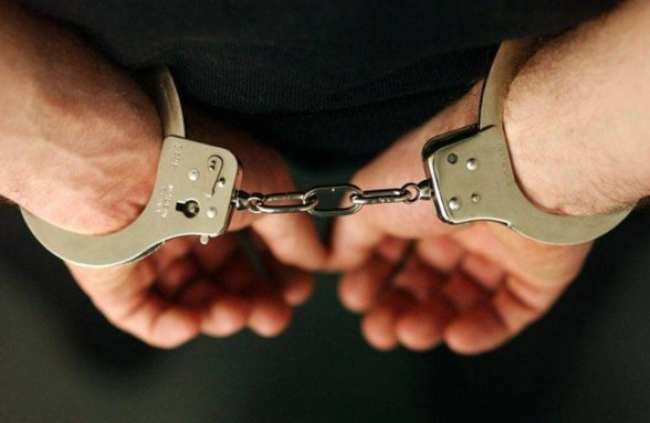 Doi tineri au fost reținuți de poliție fiind suspectați de comiterea furturilor din mai multe locuințe din raionul Ștefan Vodă